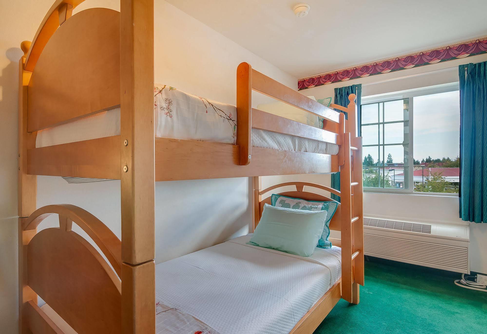 Hotel Fairbridge & 3*